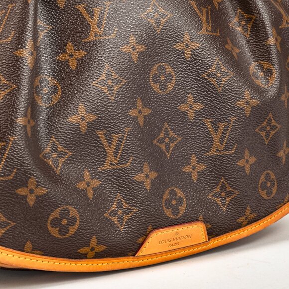 Louis Vuitton Menilmontant MM Monogram Canvas Messenger Bag - Picture 9 of 12